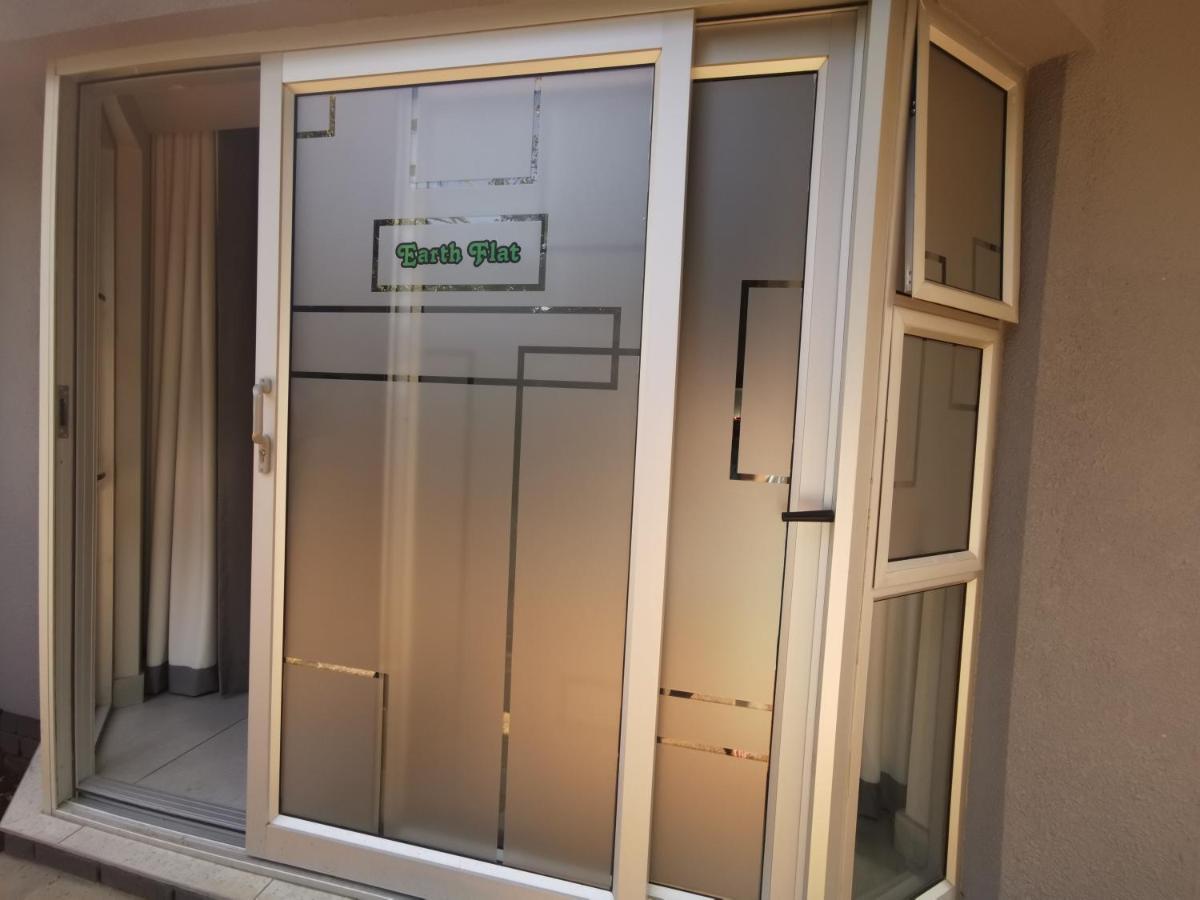 אלברטון Utopia Guest House מראה חיצוני תמונה