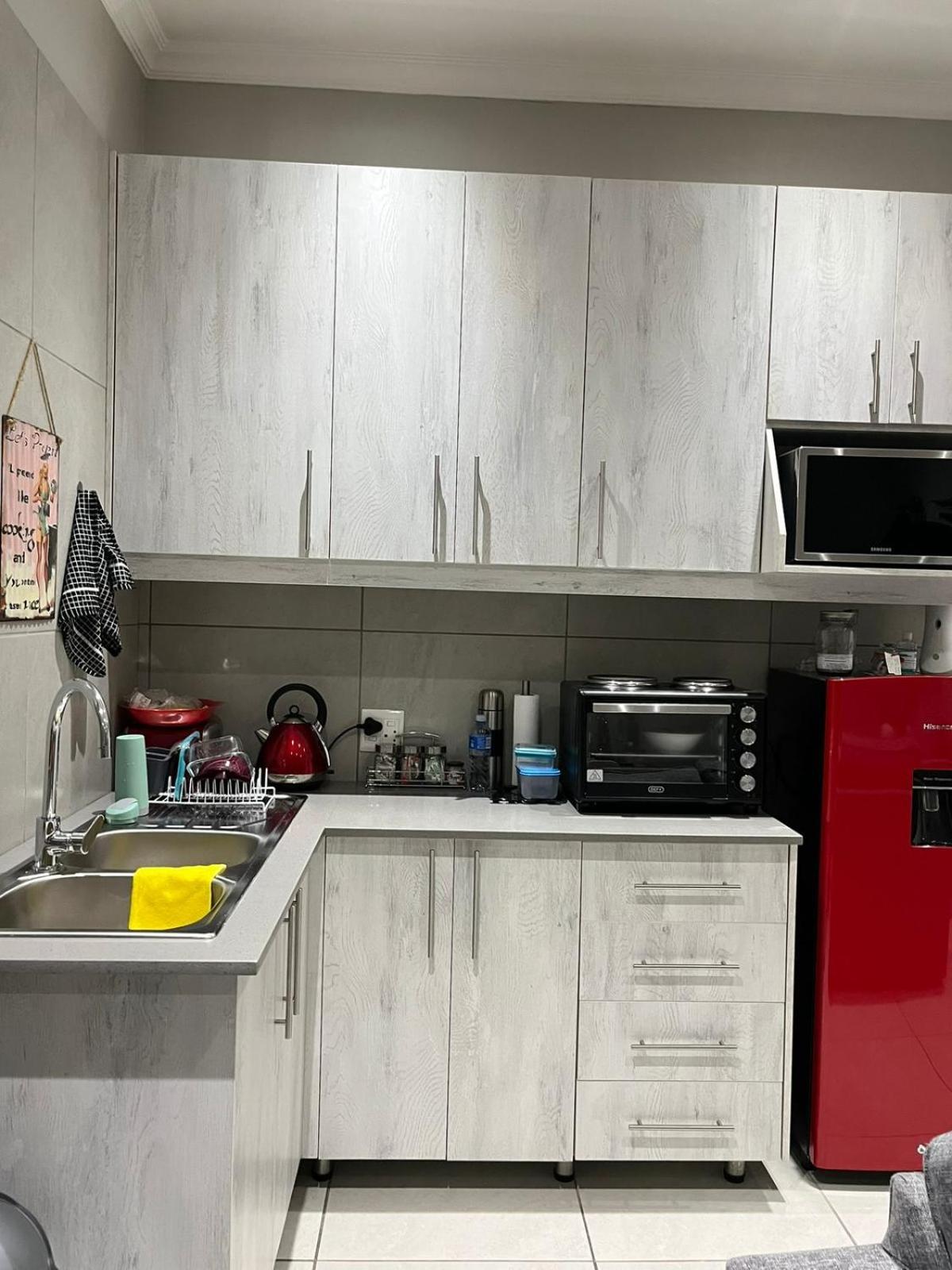 אלברטון Utopia Guest House מראה חיצוני תמונה